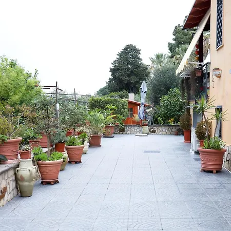 Vesuvium Garden Bed & Breakfast *