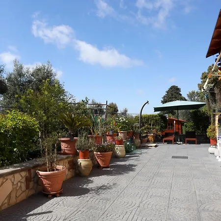 Guesthost - Vesuvium Garden Appartamento *